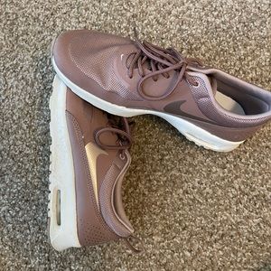 Nike Airmax Thea mauve tennis shoes